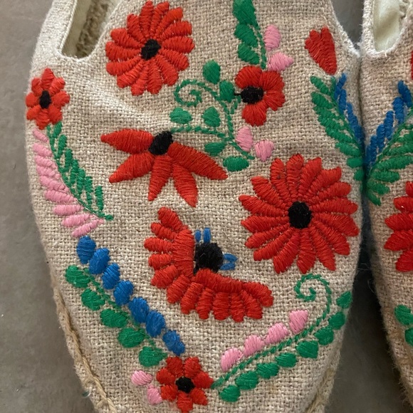 Embroidered Soludos - Picture 3 of 3